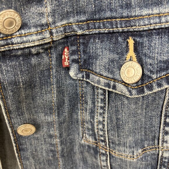 Levi's Jean Jacket Blue Denim Women's Button Down Trucker Size Medium - Picture 3 of 8